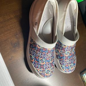 Perfect condition women shoes 8 W